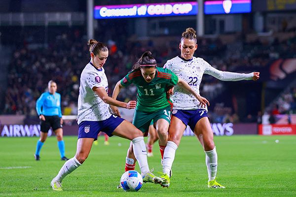 México derrota 2-0 a Estados Unidos y clasifica en primer lugar del grupo A