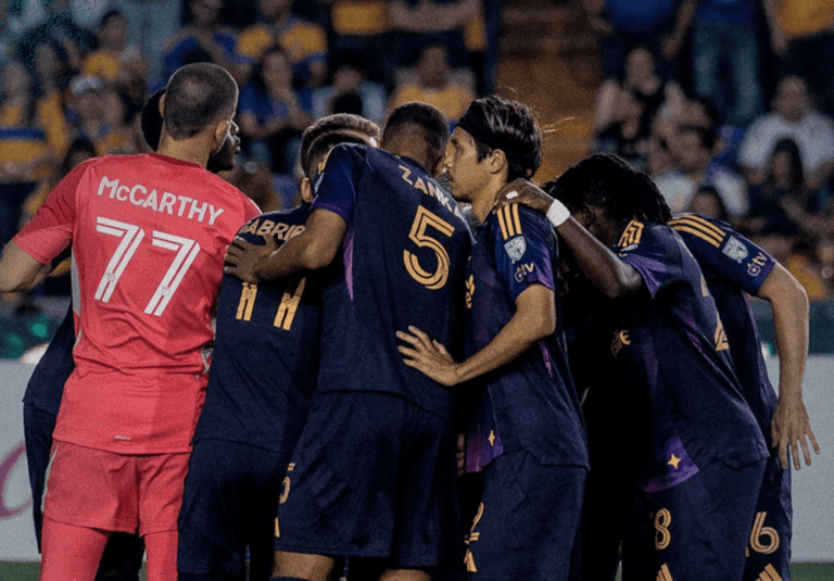 Tigres pasa a la semifinal de la Concacaf Champions al ganar 3-2 a LA Galaxy