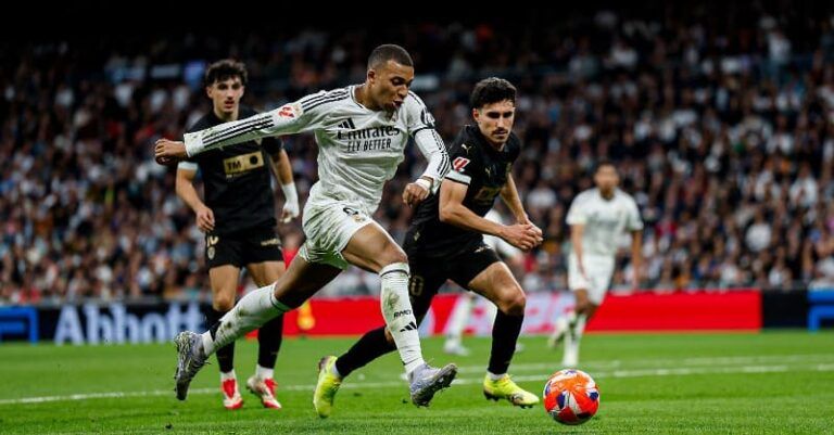 Valencia celebró victoria 2-1 ante Real Madrid en el Santiago Bernabéu